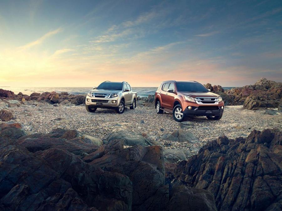  Isuzu MU-X 2013 года  (фото 13 из 30)
